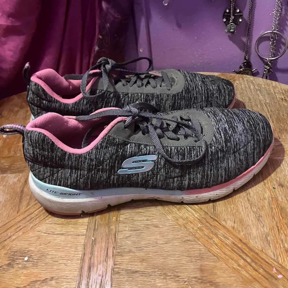 Skechers Women's Black and Pink Sneakers